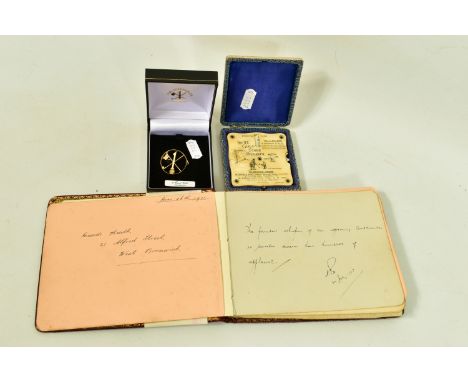 9CT GOLD GOLF THEMED BROOCH, from The Onehole Ltd, stamped '375 Birmingham', approximate weight 3.6 grams, a 'U.C.' GOLF SCOR