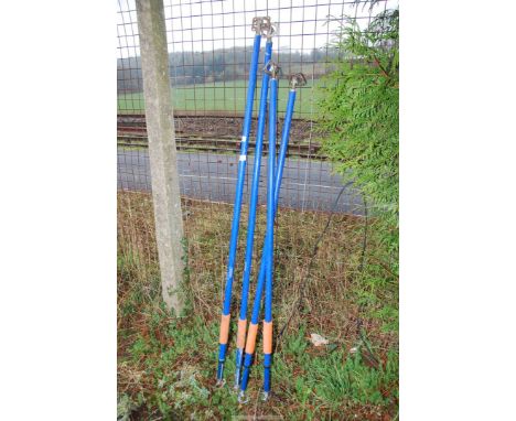 Four Draper adjustable props.
