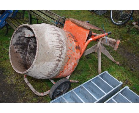Concrete mixer with Briggs and Stratton four-stroke engine. Good compression.