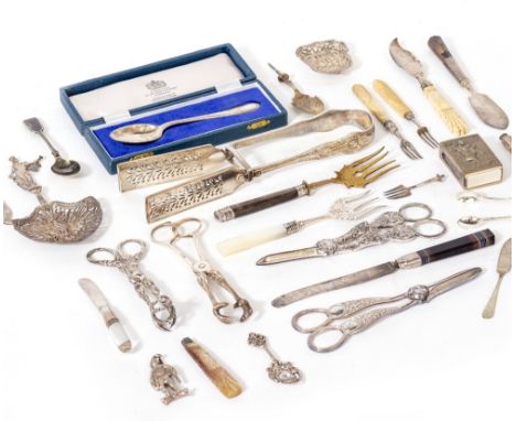 A COLLECTION OF SILVER AND PLATE to include decorative continental silver spoons, a silver and mother of pearl pickle fork an