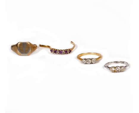 AN 18 CARAT GOLD AND PLATINUM THREE STONE DIAMOND RING, a white metal and white stone set ring, a yellow metal amethyst ring 