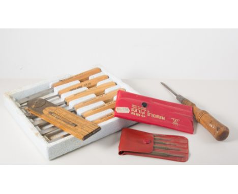 Collection of carpentry tools, including planes, chisels, etc (3 boxes).