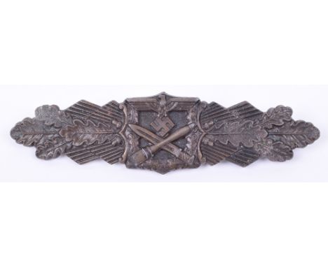 WW2 German Army / Waffen-SS Close Combat Clasp in Bronze, being the variant by C F Juncker retaining nearly all of its dark b