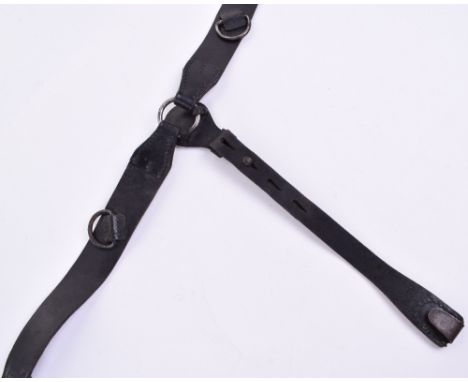 WW2 German Combat Y-Straps in black leather, stamped with RB Nr 0/0675/0122. Complete with the original metal clips and fitti