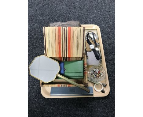 A tray containing wooden trinket boxes, costume jewellery, enamelled badges, pearls, compacts etc 
