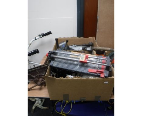 Two boxes of assorted hand tools, car jack, spool of rope and a Record heaving duty bench vice 