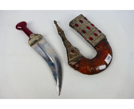 A mid century Hadramaut Gusbi Jambiya Middle-Eastern dagger with scabbard. Hilt of knife appears slightly loose and there is 