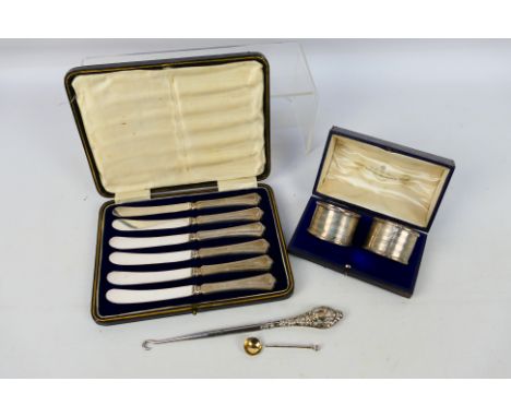 Silver Group - Lot to include a set of six silver handled butter knives contained in case, a pair of silver napkin rings, als