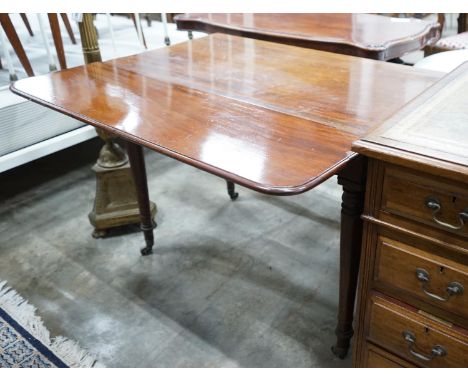A Regency mahogany Pembroke table, width 98cm, depth 52cm, height 72cm