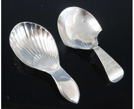 A George III silver caddy spoon, having an oval shell shaped bowl, the terminal with oval vacant cartouche, maker Thomas Lamb
