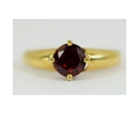 9ct gold garnet solitaire ring (3.1g) 788812 Finger Size 'R'