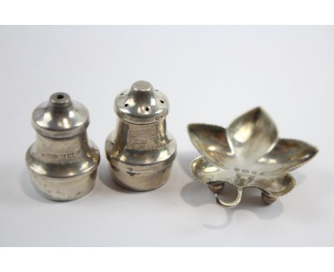 3 x Antique / Vintage HallmarkedSTERLING SILVER Salt &amp; Pepper Cellars 24g     631232