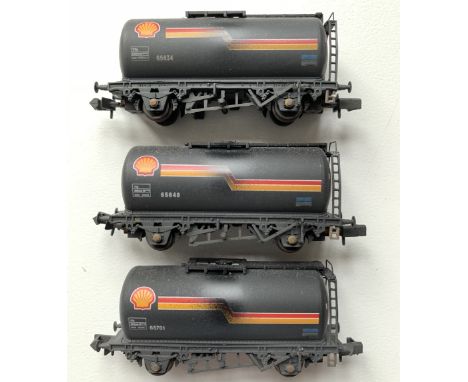 Graham Farish by Bachmann N Gauge three Shell TTA tanker wagons weathered