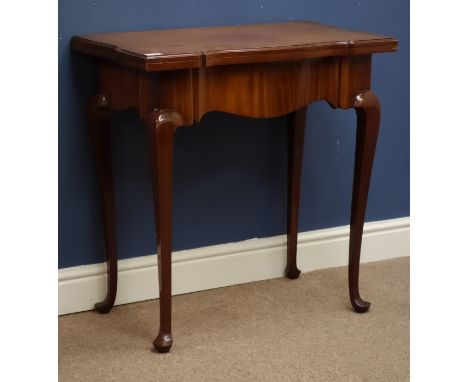 Early 20th century mahogany shaped front fold over swivel card table, baize lined top, on cabriole supports, W71cm, H73cm, D4