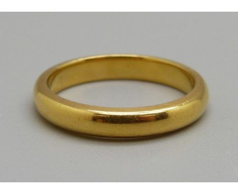 A 22ct gold wedding ring, 6g, P 