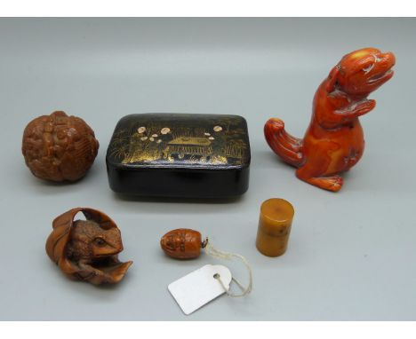 An Oriental snuff box, a frog netsuke, a carved figure, etc. 