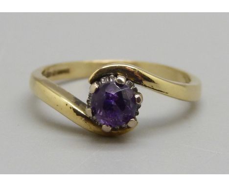 An 18ct gold and purple stone ring, 3g, K 