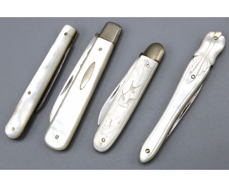 Two George V hallmarked silver folding soft fruit knives with mother of pearl handles, Harrison Fisher &amp; Co Sheffield 192