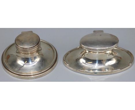 George V hallmarked silver Art Deco oval capstan inkwell, with hinged cover on stepped base, maker unclear Birmingham 1916, W