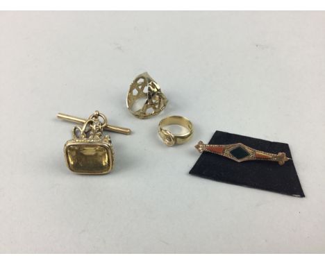 BELT MOTIF BAND, along with other jewellery, including a hardstone set brooch, gem set fob and another ring (4)