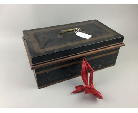 VINTAGE LACQUERED TIN, with brass handle, 40cm wide