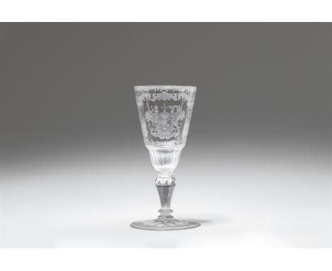 Pokal mit dem Wappen des Reichsgrafen Friedrich Karl von Schönborn-BuchheimEntfärbtes Glas mit Schliff und Mattschnitt. Telle