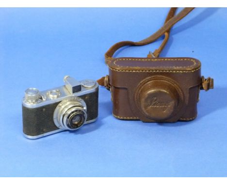 A Miyagawa Picny B Camera, with Picner Anastigmat f3.5 40mm lens, leather case.