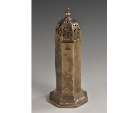 A George V silver spreading octagonal sugar caster, urnular knop finial, pierced domed cover, 16.5cm high, London 1922, 4oz