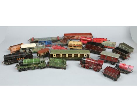 A collection of tinplate 0 gauge model railway. Bassett Lowke 0-6-0 clockwork locomotive black livery 5374, Hornby 4-4-0 cloc