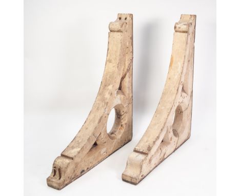 IMPRESSIVE PAIR OF AGED WHITE PAINTED HEAVY PINE ARCHITECTURAL SUPPORT BRACKETS, 36" X 43" X 5" (91.5cm x 109.2cm x 12.7cm) a