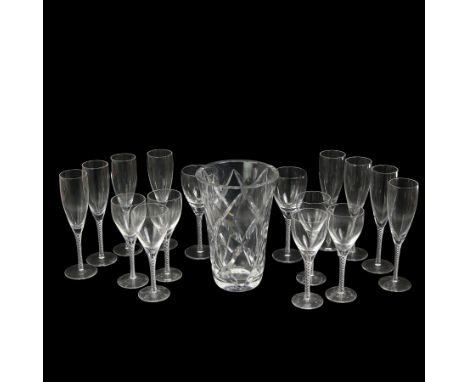 Part suit of Stuart Ariel drinking glasses comprising eight champagne flutes, six white wine glasses and two red wine glasses