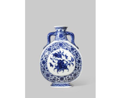 A CHINESE BLUE AND WHITE BAOYUEPING 19TH CENTURY The flattened body decorated to each side with panels of peaches and bats wi