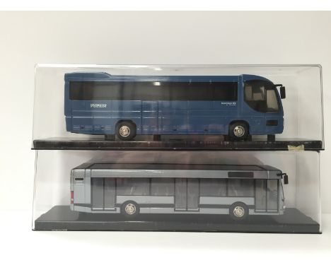 Two Old Cars (Italy) Iveco coach models: Euro Class HD Polizia; City Class. Appear E/M in perspex display cases with plain ca