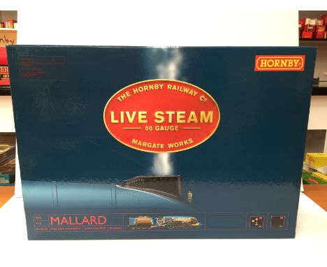 HORNBY 00 R1047 Mallard Live Steam Set comprising an LNER Blue A4 4-6-2 'Mallard', Control Unit/Speed Regulator, Transformer,
