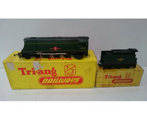 TRIANG TT T93/94 BR Green unrebuilt Merchant Navy 4-6-2 'Clan Line' and Tender. Near Mint in Good Boxes.