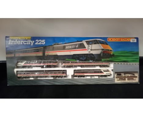 HORNBY R696  Inter City 225 Ready to Run Train Set comprising a Class 91 with dummy Pantograph, 2 x Mk 4 Coaches and a Drivin