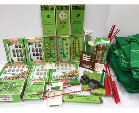 MIxed lot of Subbuteo players and accessories, includes: 2 x floodlights; C130 World Cup Goals; 8 x team boxes (some incomple