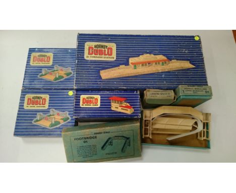 HORNBY DUBLO D1 Station and Accessories -  D1 Through Station (Excellent in a Fair Plus Box), Signal Box (Excellent Boxed), 2