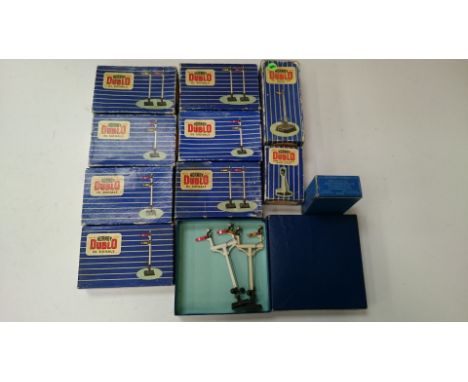 HORNBY DUBLO 16 x Semaphore and 2 x Colour Light Signals and 2 x Water Columns all Boxed - 3 x D1 Single Arm Home and Distant
