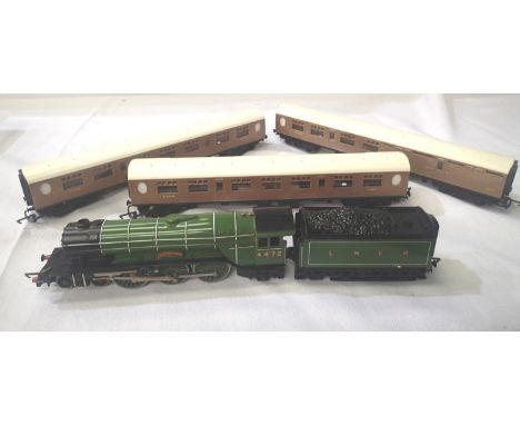 OO scale Hornby Flying Scotsman locomotive, LNER Green, 4472 with three teak, LNER coaches, in very good condition, unboxed. 