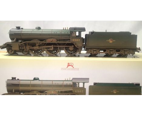 OO scale Hornby R3163, class B17, Manchester United, 61662, green Late Crest, weathered, L/ED 750. In excellent condition, bo