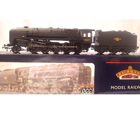 OO scale Bachmann 32-857, class 9F, 92077, black Late Crest. In excellent condition, some detail fitted and box has wear. P&a