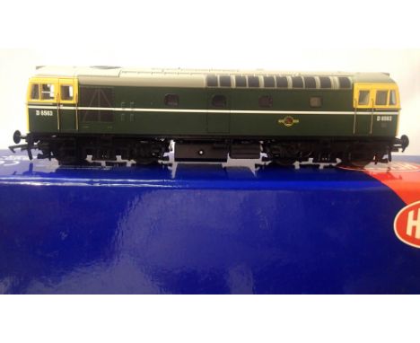 OO scale Heljan 3381, class 33 diesel, D6563, green Late Crest. In excellent condition, no paperwork/detail pack, box has sto