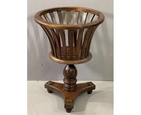 REPRODUCTION MAHOGANY PLANTER STAND on a carved bulbous column and trefoil base on bun feet, 67cms H, 48cms diameter