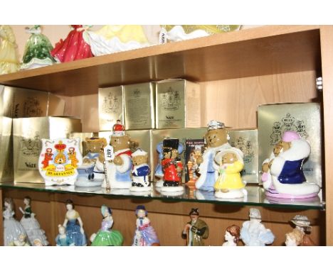 A SET OF NINE BOXED WADE ROYAL TEDDY BEARS AND PLAQUE, 'Rule Britannia', modelled by Jerome Walker, to include 'King Velvetee