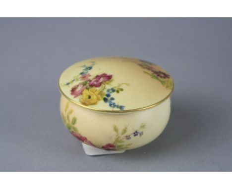 A SMALL ROYAL WORCESTER BLUSH IVORY COVERED TRINKET, florally decorated, puce backstamp, approximate diameter 6.5cm