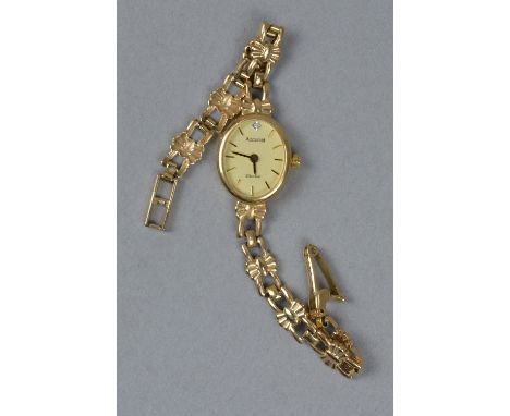 A LADIES 9CT GOLD ACCURIST WRISTWATCH, oval cream dial measuring approximately 19 x 16mm, baton hour markers with a small dia