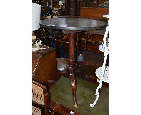 A GEORGIAN MAHOGANY CIRCULAR TRIPOD TABLE, an oak cased Singer sewing machine, a ceramic table lamp, another and a folding ch
