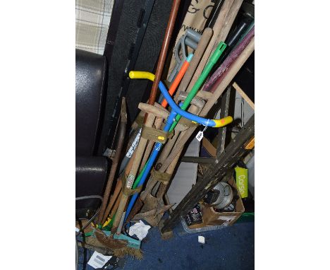 A QUANTITY OF VINTAGE GARDEN TOOLS, including shovels, forks, etc