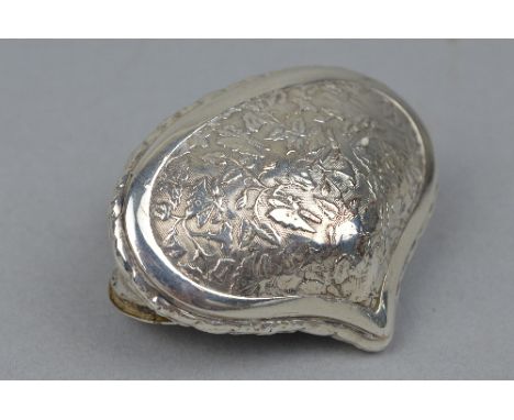 A WHITE METAL SNUFF BOX